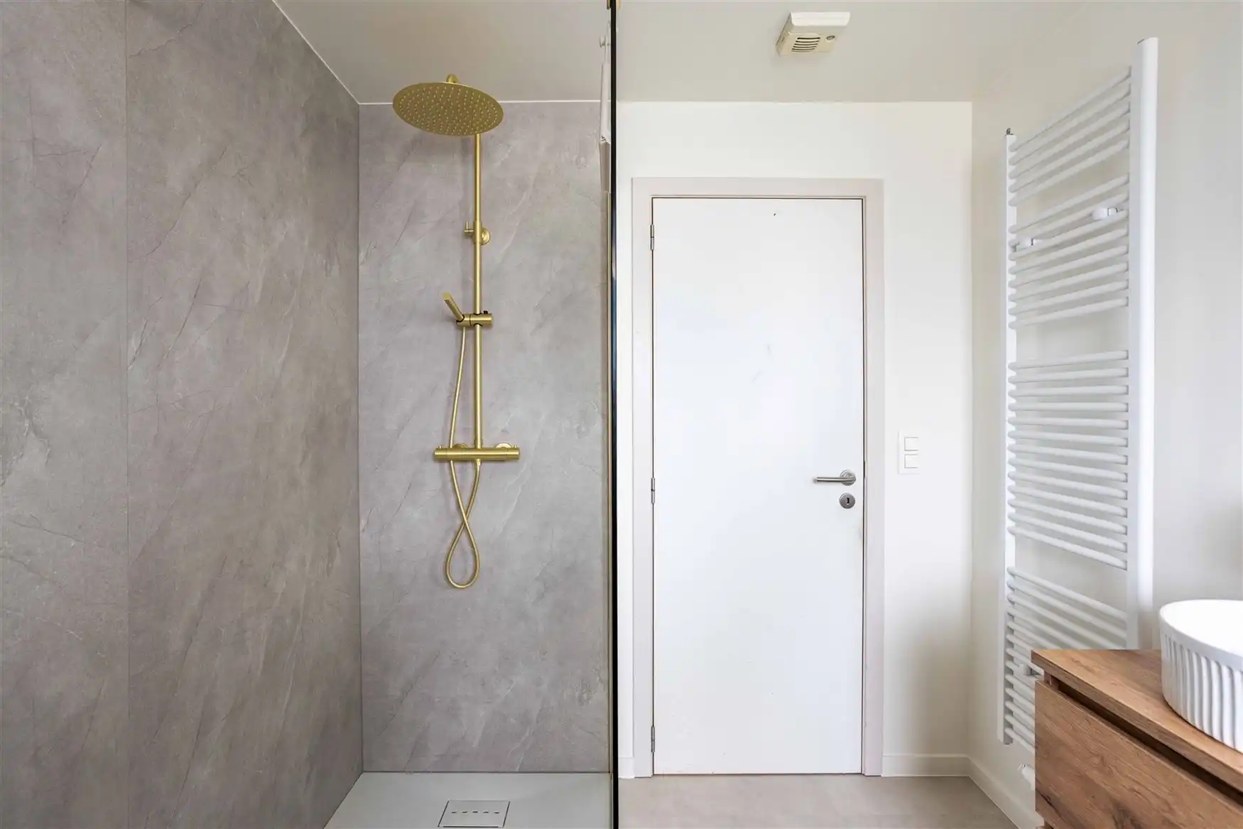 Instapklaar gezinshuis met zonnige tuin foto 17