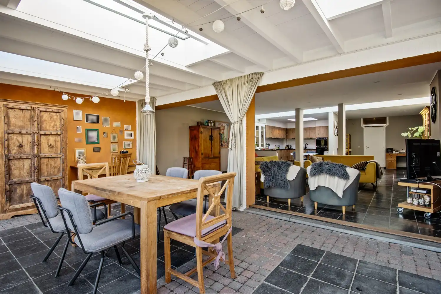 Handelshuis met ruime woning en zwembad te Koningshooikt foto 7