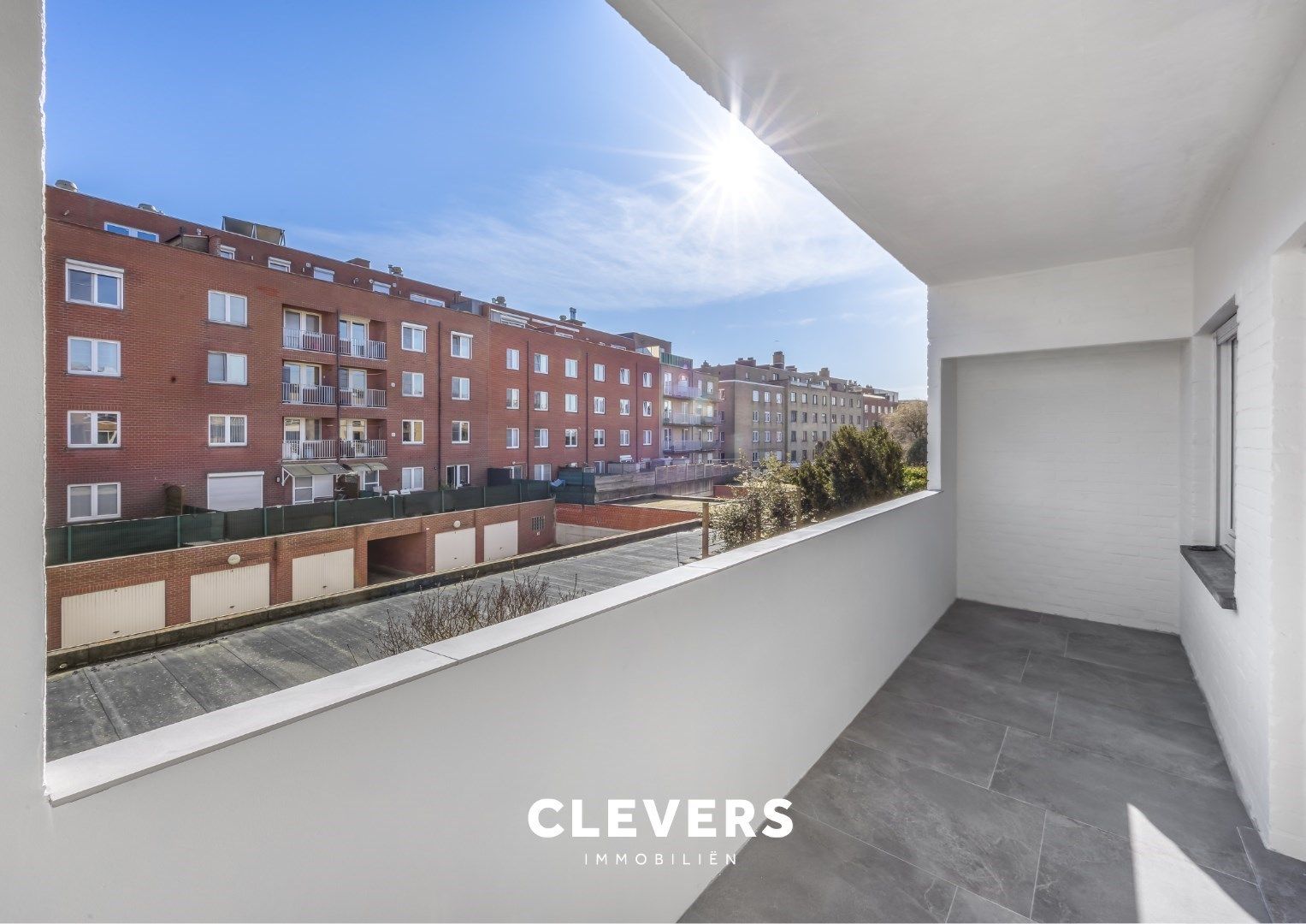 Prachtig ingericht en 100% vernieuwd appartement met 2 slpks foto 2
