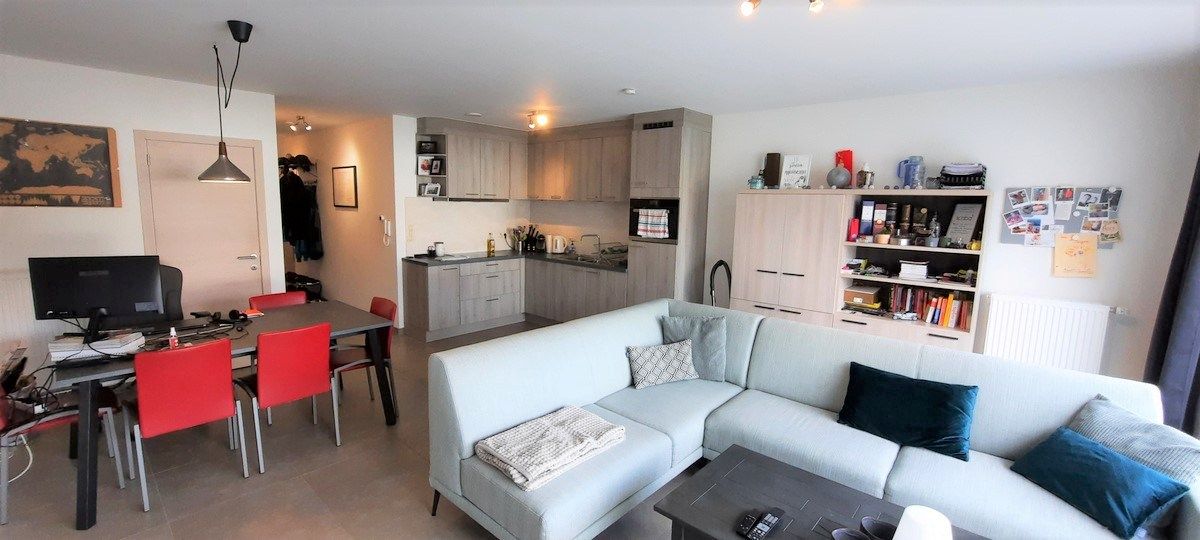 Gelijkvloers app met 1 slk, terras en tuintje, autostaanplaats én garage foto 4