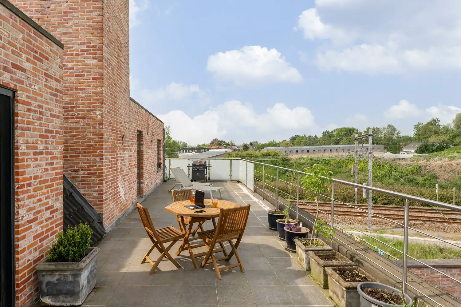 Gunstig gelegen loft met 2 slaapkamers foto 4
