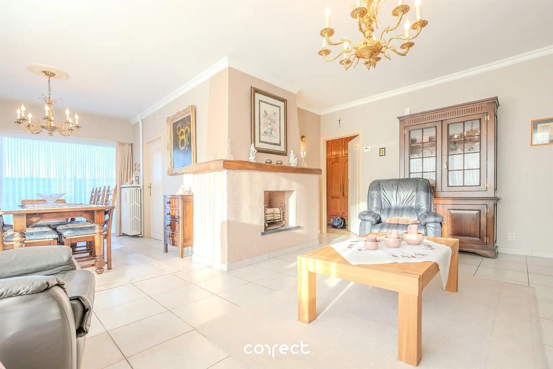 Goed onderhouden laagbouwvilla op een rustige, gunstige locatie met ruime oprit en garage. foto 2