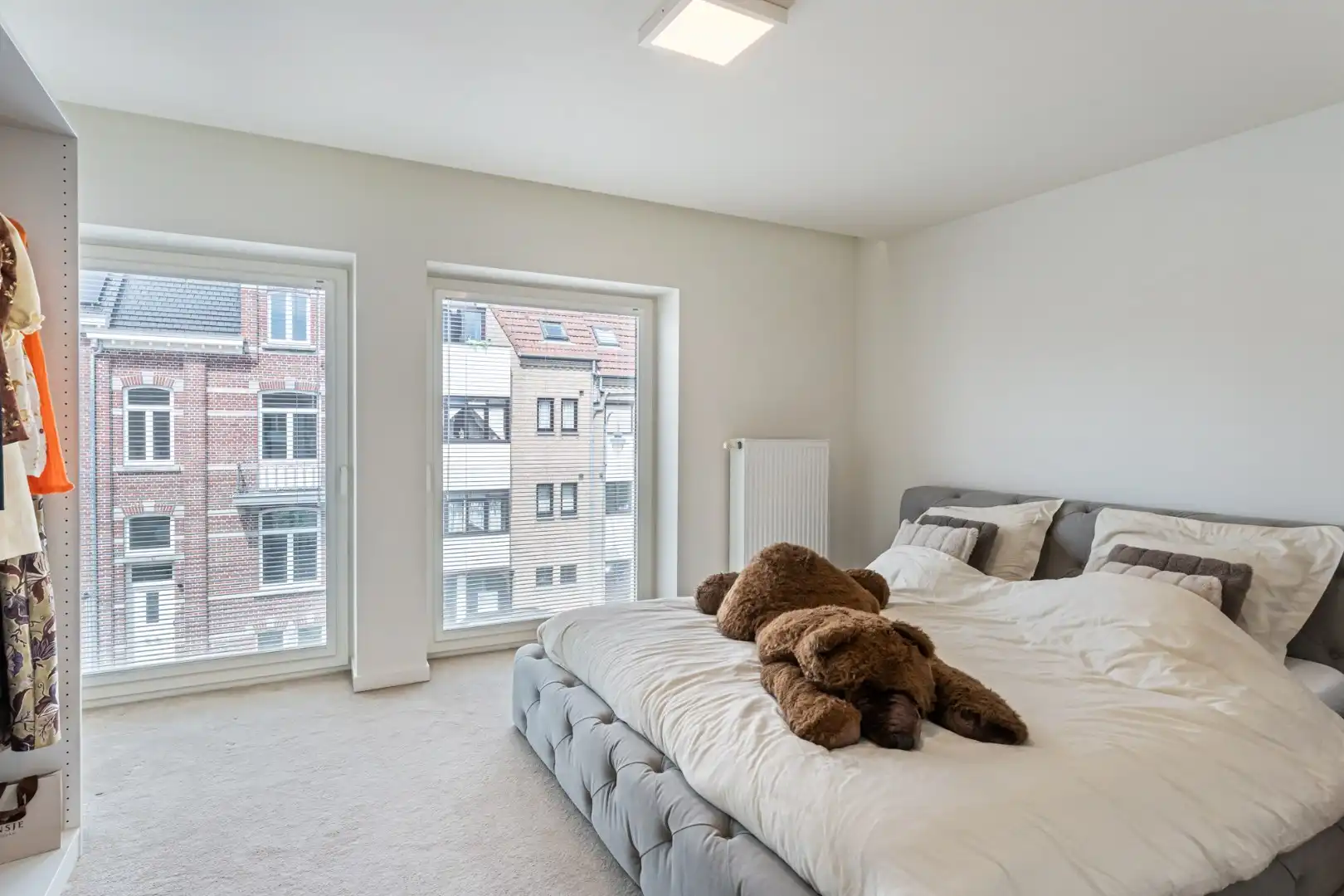 Unieke, hoogwaardig afgewerkte stadswoning op een ruim perceel mét ruime garage bereikbaar langs de achterzijde! foto 38
