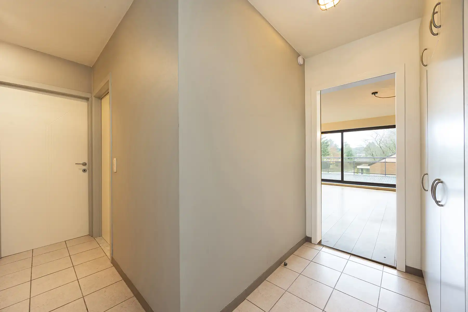 2 slaapkamer-appartement met 2 garages nabij centrum van Stabroek-Putte! foto 2