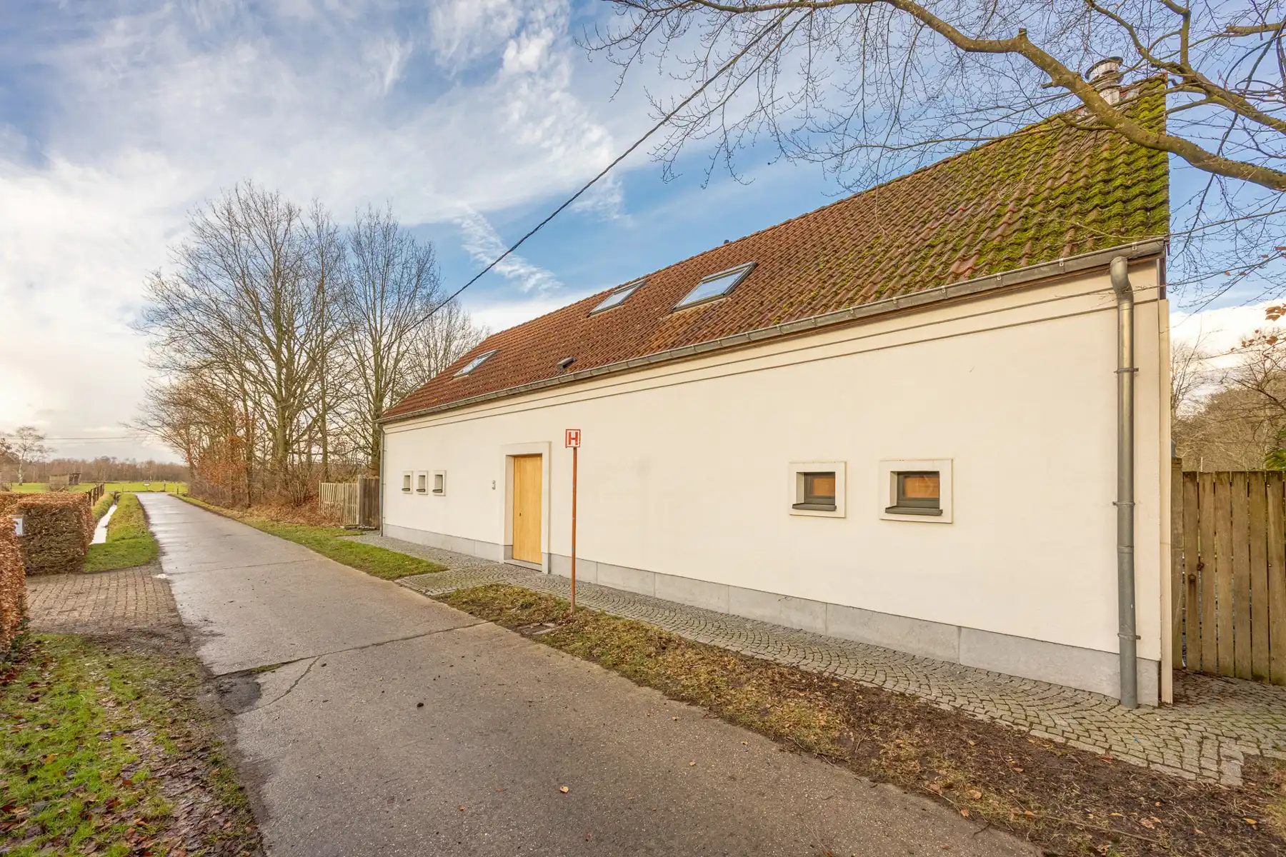 Gerenoveerde hoeve met weiland en stallen op ca. 11 000 m²  foto 24