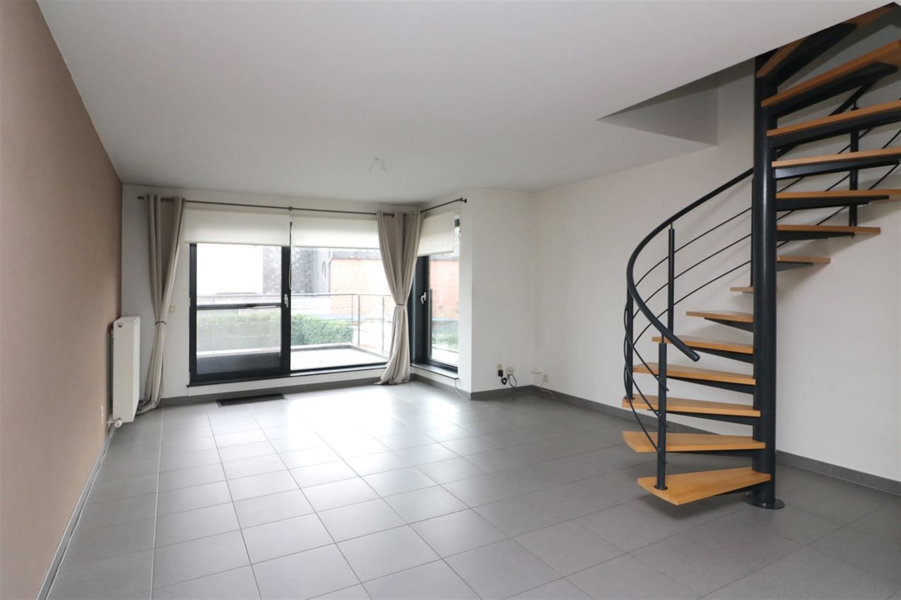 Duplex-appartement met 2 slpk., terras, autostaanplaats in centrum foto 3