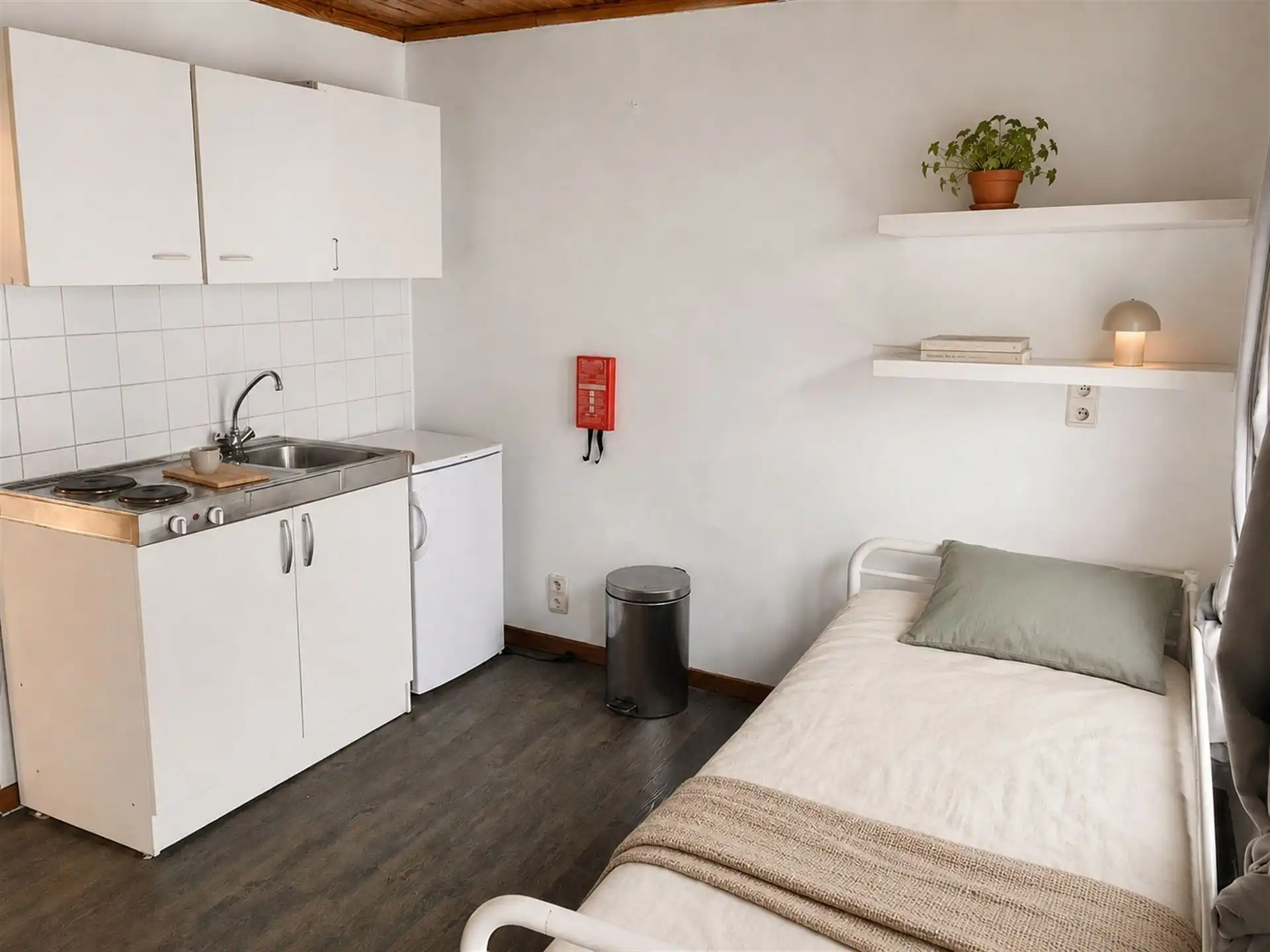 Studentenhuis met 3 koten met eigen badkamer en keuken. foto 15
