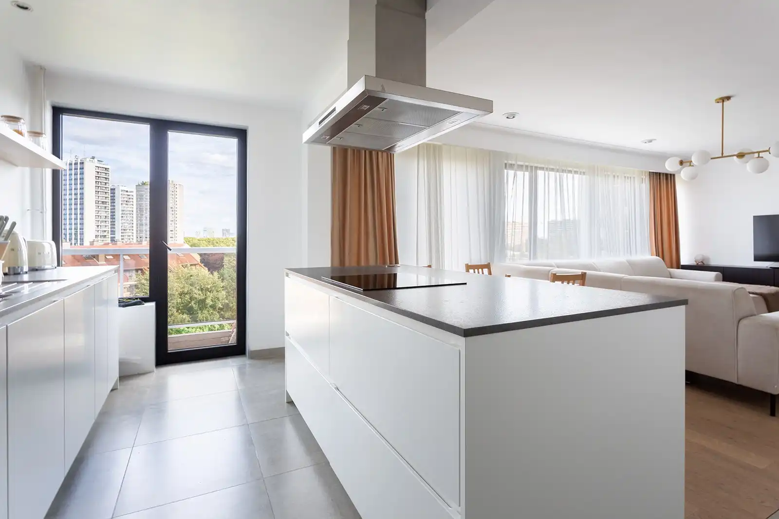 Mooi gerenoveerd 3-slaapkamerappartement met 2 terrassen, garage en 2 kelderbergingen foto 8