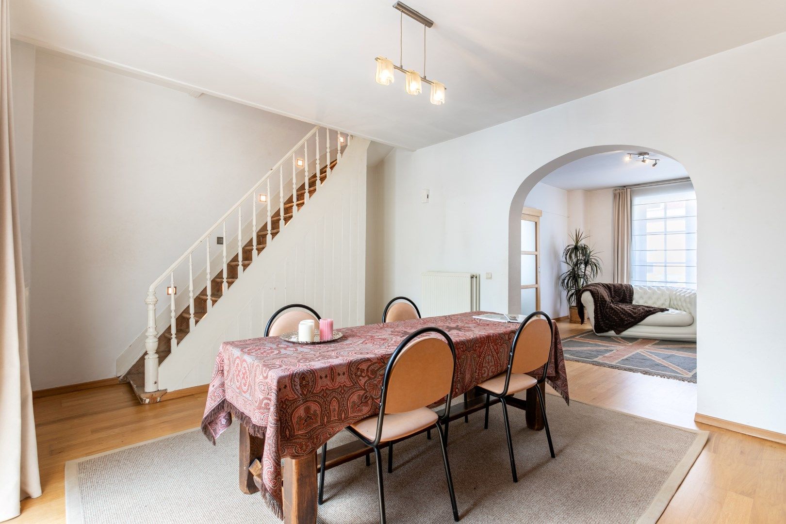 Instapklare woning met 3 slaapkamers, tuin en uitstekende ligging te Halle foto 4
