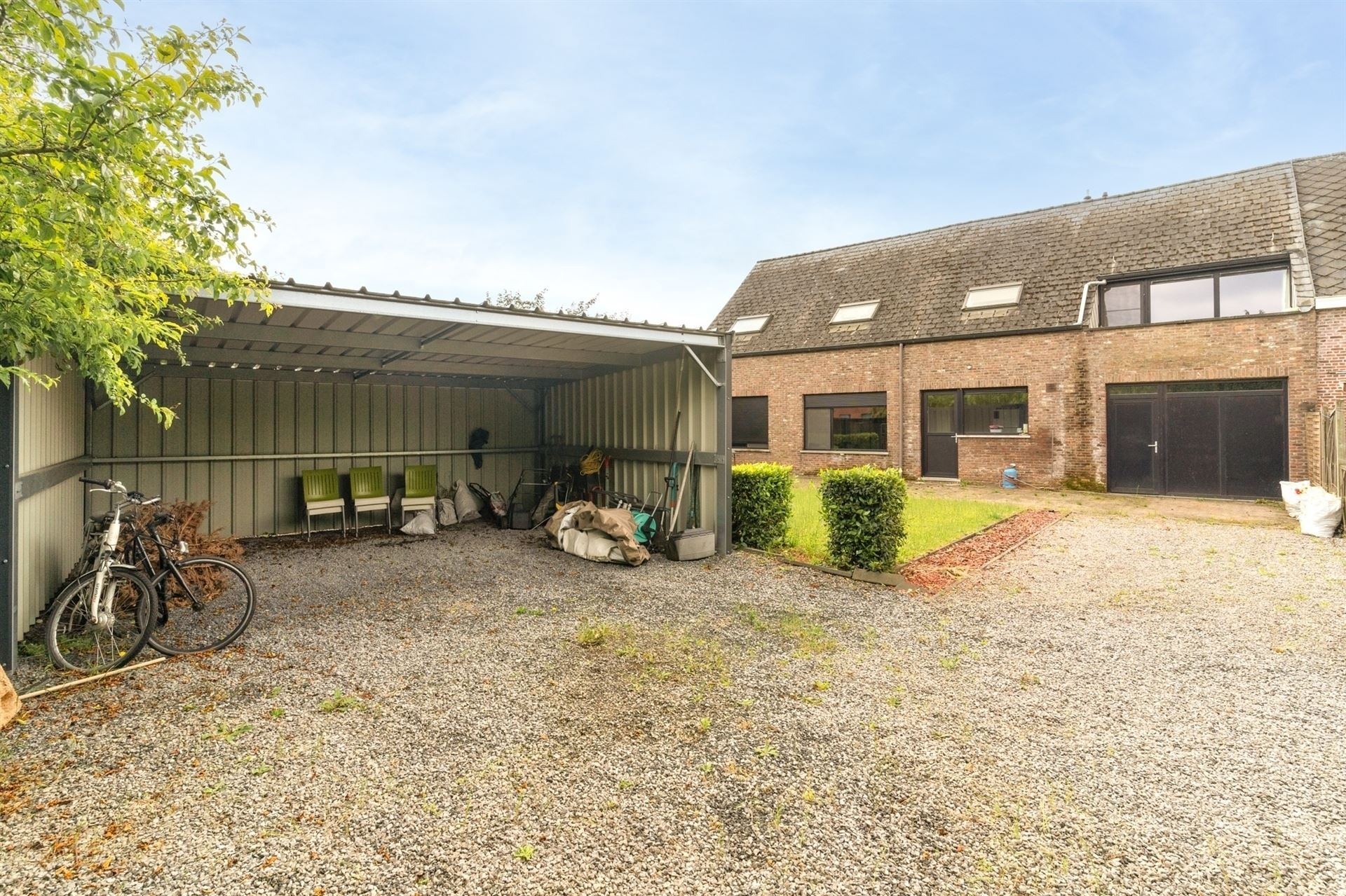 Meergezinswoning bestaande uit 2 app, tuin en dubbele carport foto 28