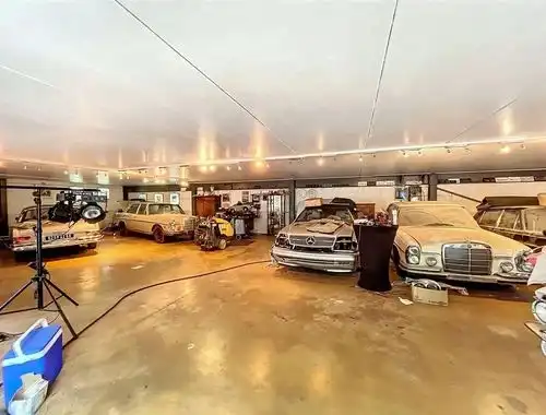 Toonzaal met 2 aparte werkplaatsen/garages te Opwijk foto 3