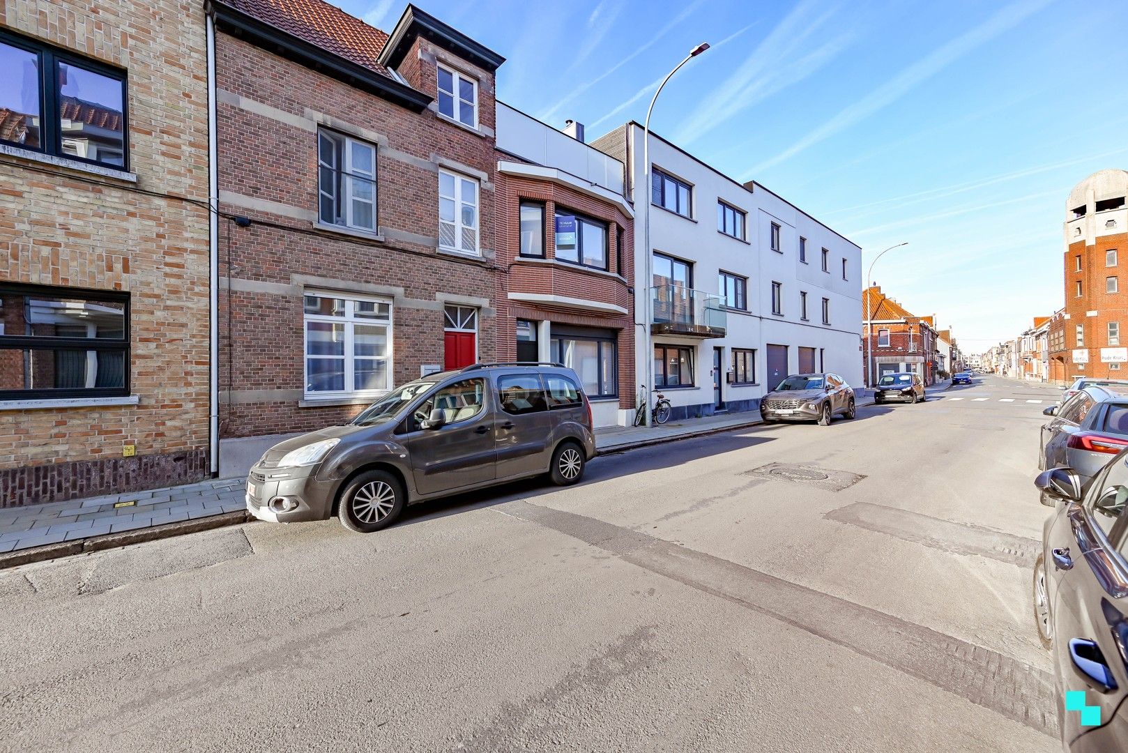 Charmante rijwoning met dakterras in hartje Izegem foto 24