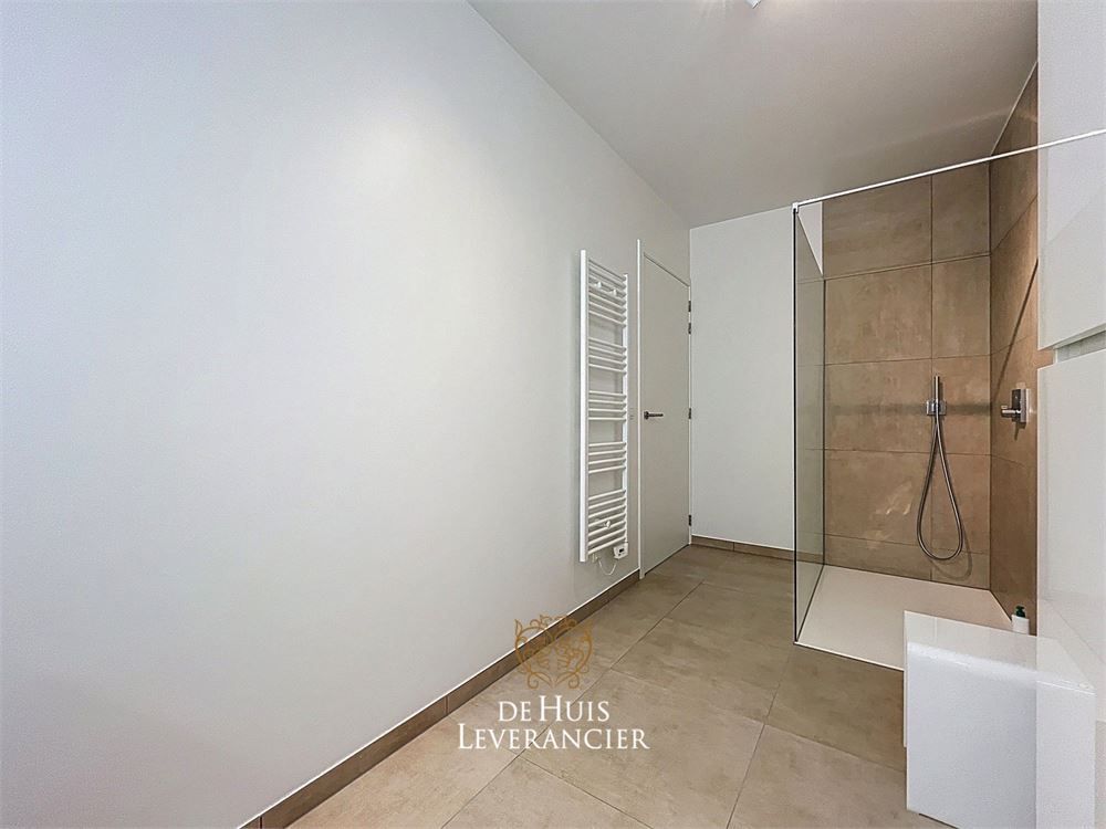 Discrete luxe & tijdloze elegantie : subliem nieuwbouwappartement met terras en gemeenschappelijk tuin te koop in Boechout foto 12