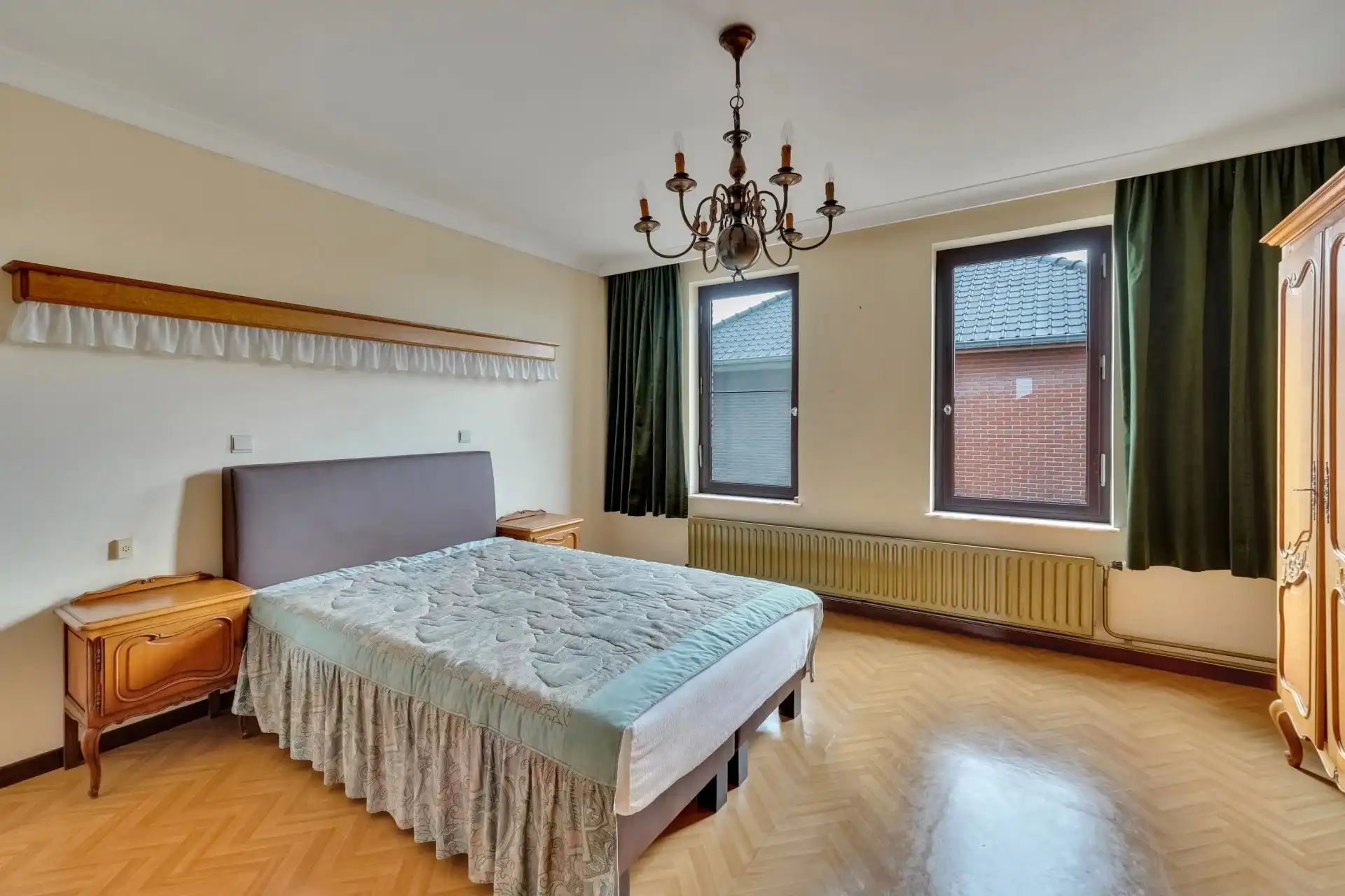 Vrijstaande woning met 4 slaapkamers en magazijn foto 14