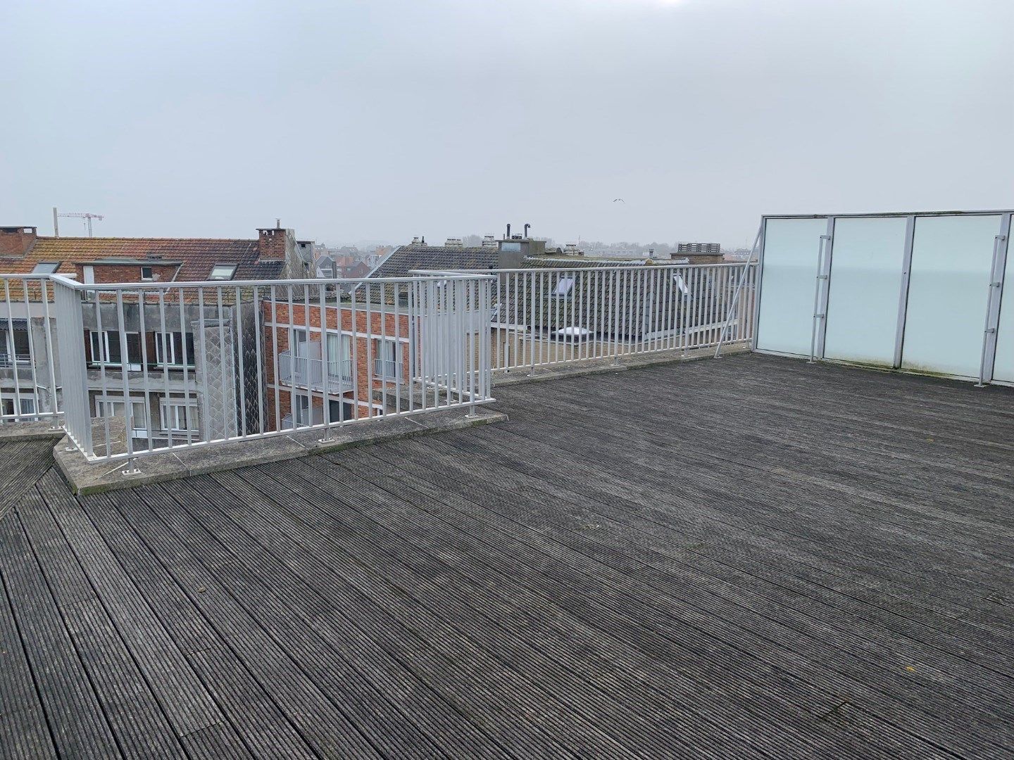 Moderne instapklare studio - gemeubeld - vlak aan zee foto 16