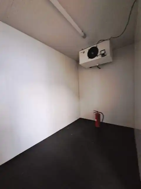 Instapklare Winkelruimte op commerciële ligging te huur in centrrum Brugge foto 11