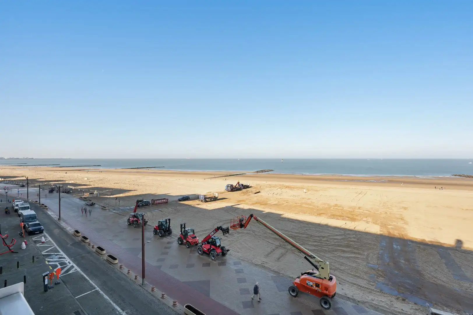 Luxueus gerenoveerd 3 slaapkamer appartement met frontaal zeezicht, nabij het Albertplein.  foto 3