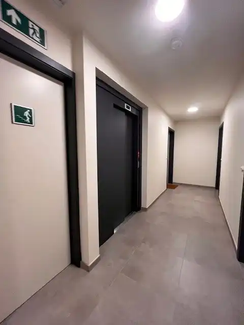 Mooi appartement met 1 slaapkamer in residentie met enorm zonneterras. Bouwjaar 2014. Erfpachtformule. foto 7