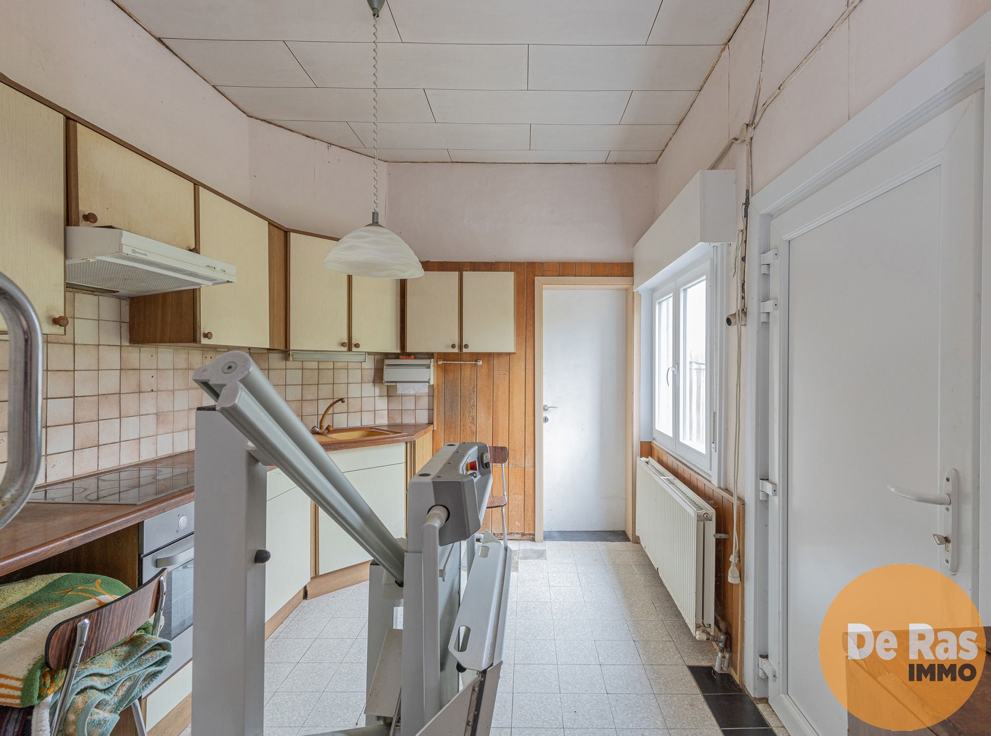 HILLEGEM - Te renoveren woning op 22are foto 10