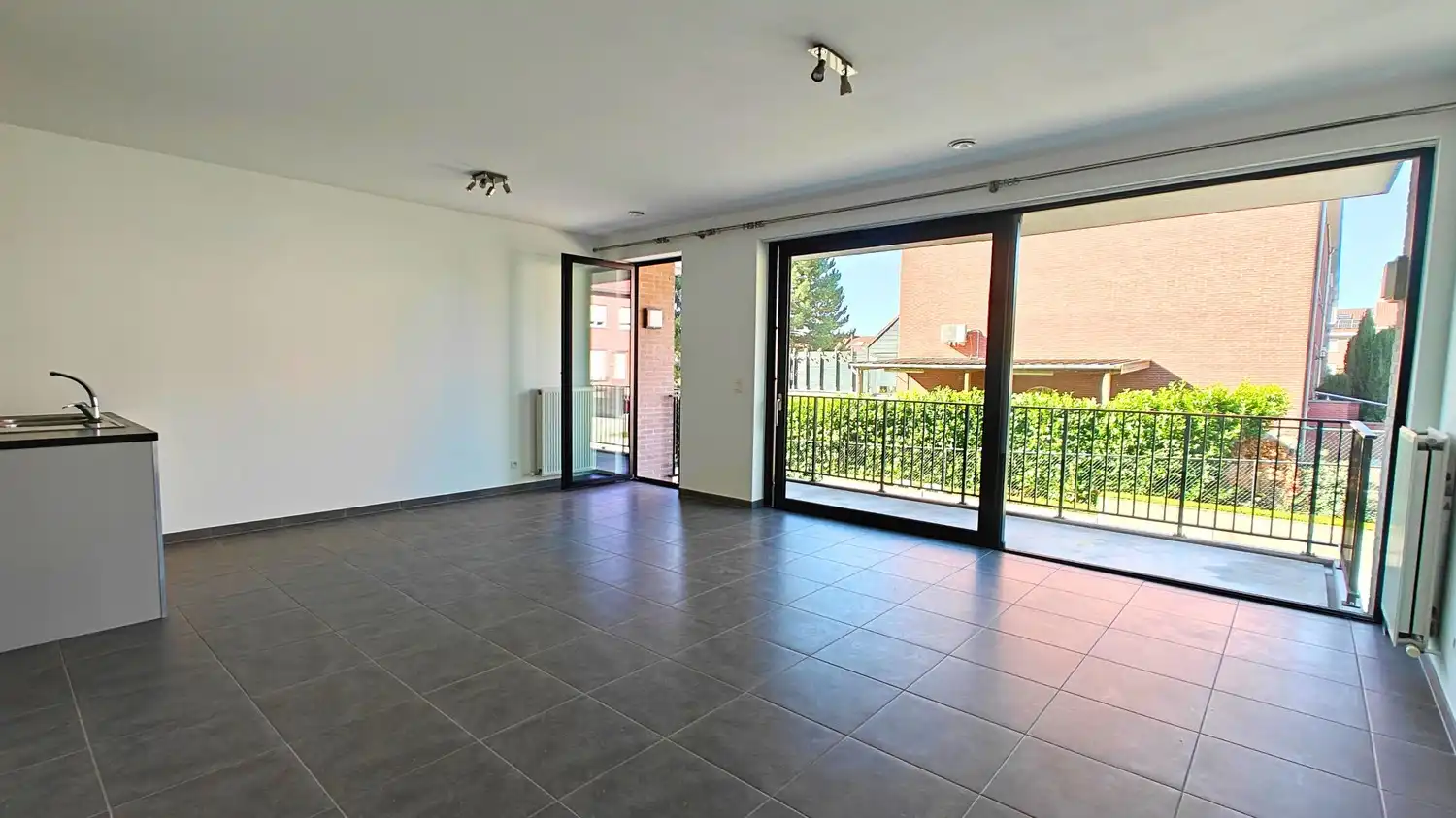 Energiezuinig appartement met 2 slaapkamers, terras, staanplaats en kelder te Sint-Pieters-Leeuw foto 3