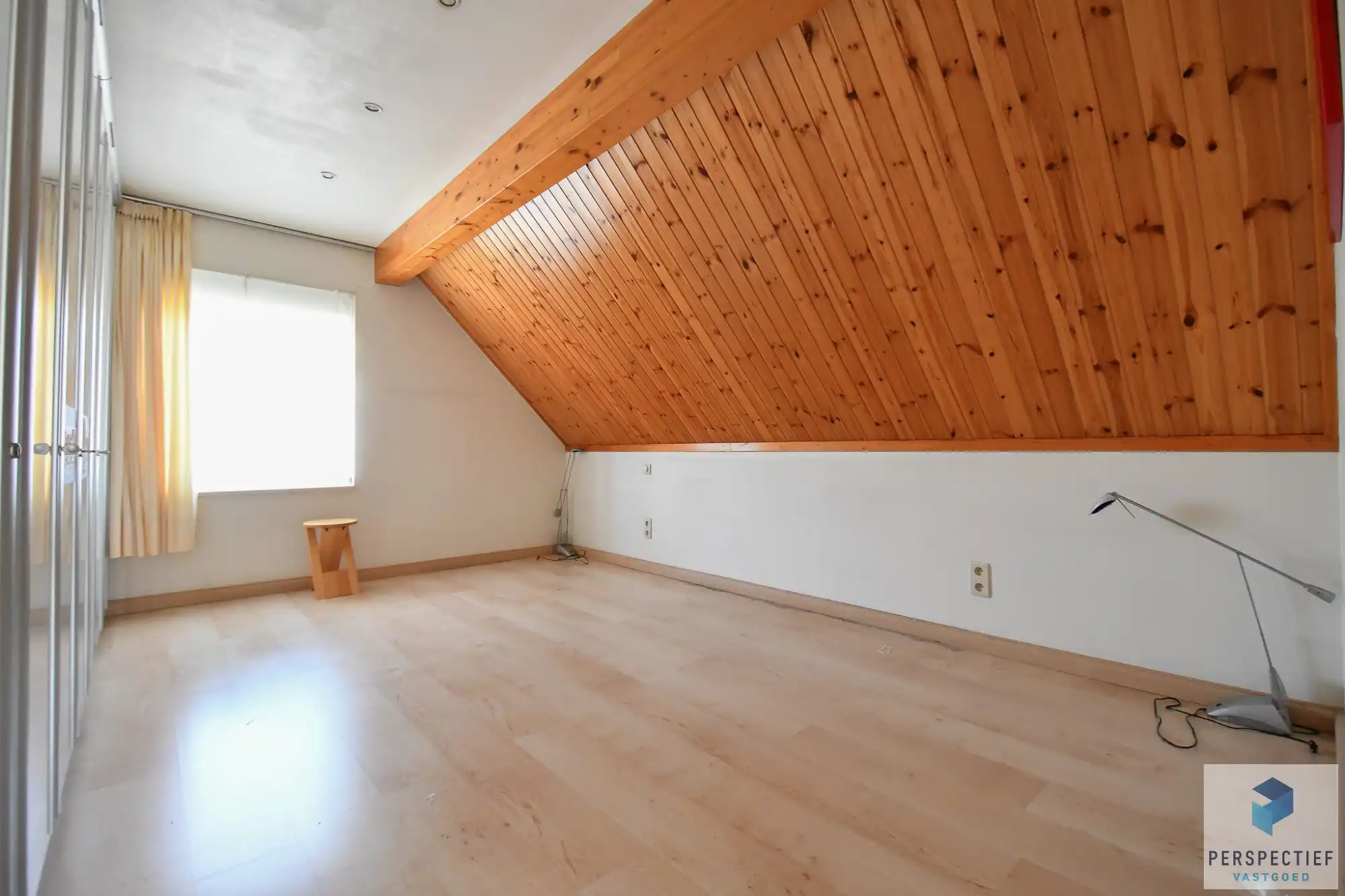 Unieke villa met dubbele garage en opslagplaats/ loods in rustige omgeving foto 15