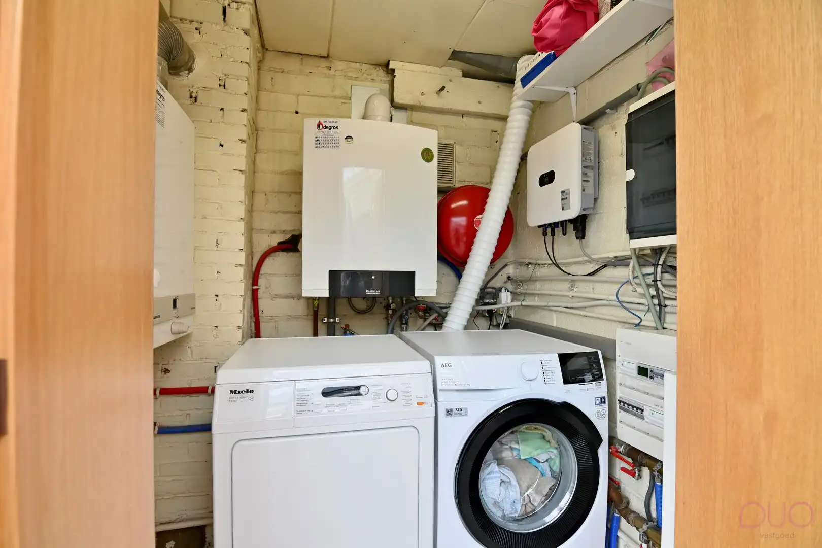 Instapklare halfopen bebouwing met drie slaapkamers, voorzien van alle moderne uitrustingen foto 21