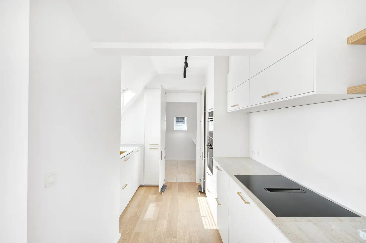 Uitzonderlijk duplex appartement met 4 slaapkamers en groot terras net achter de Zeedijk in Duinbergen foto 9