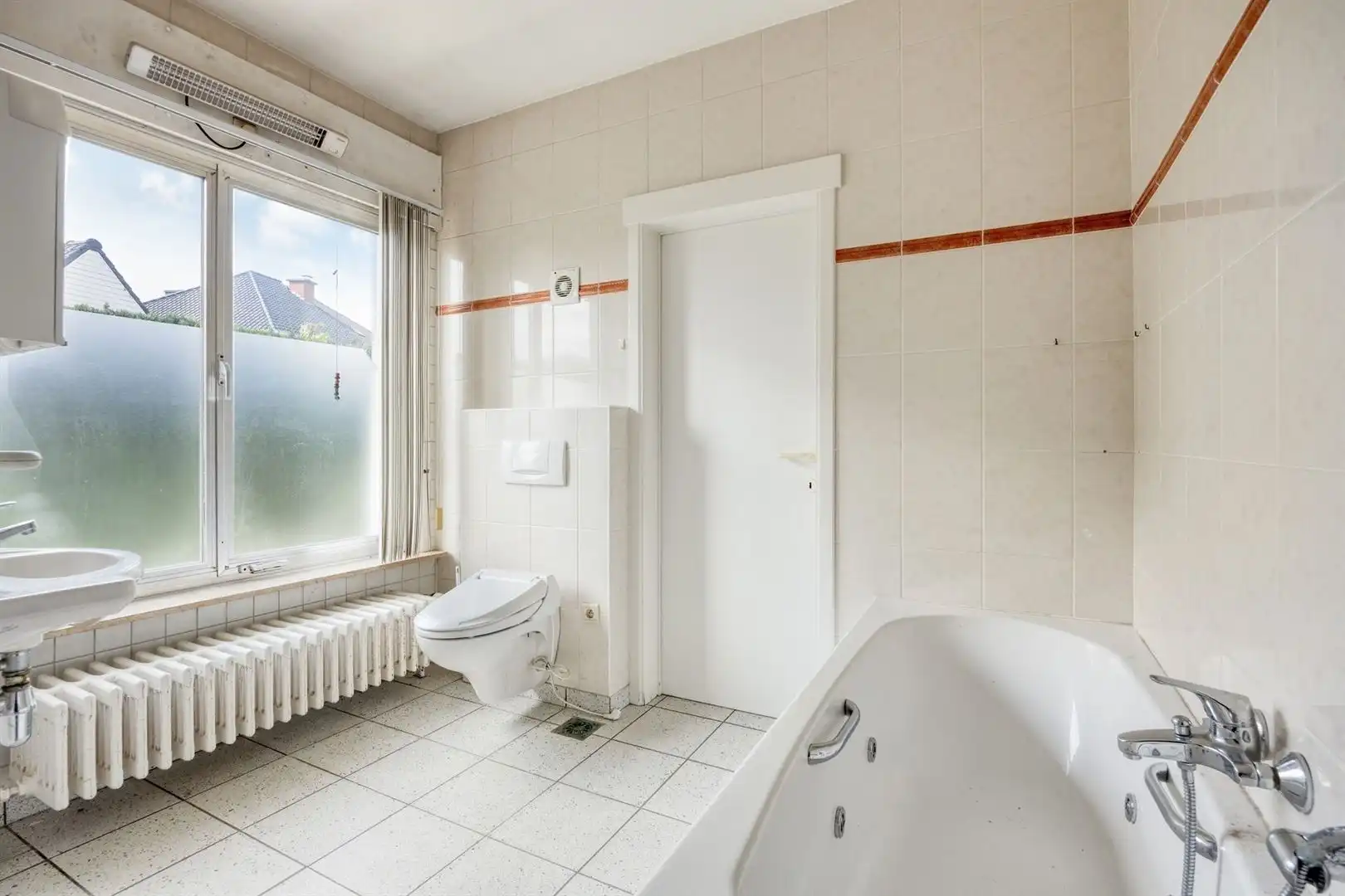 Villa met achterliggend kantoorgebouw foto 17