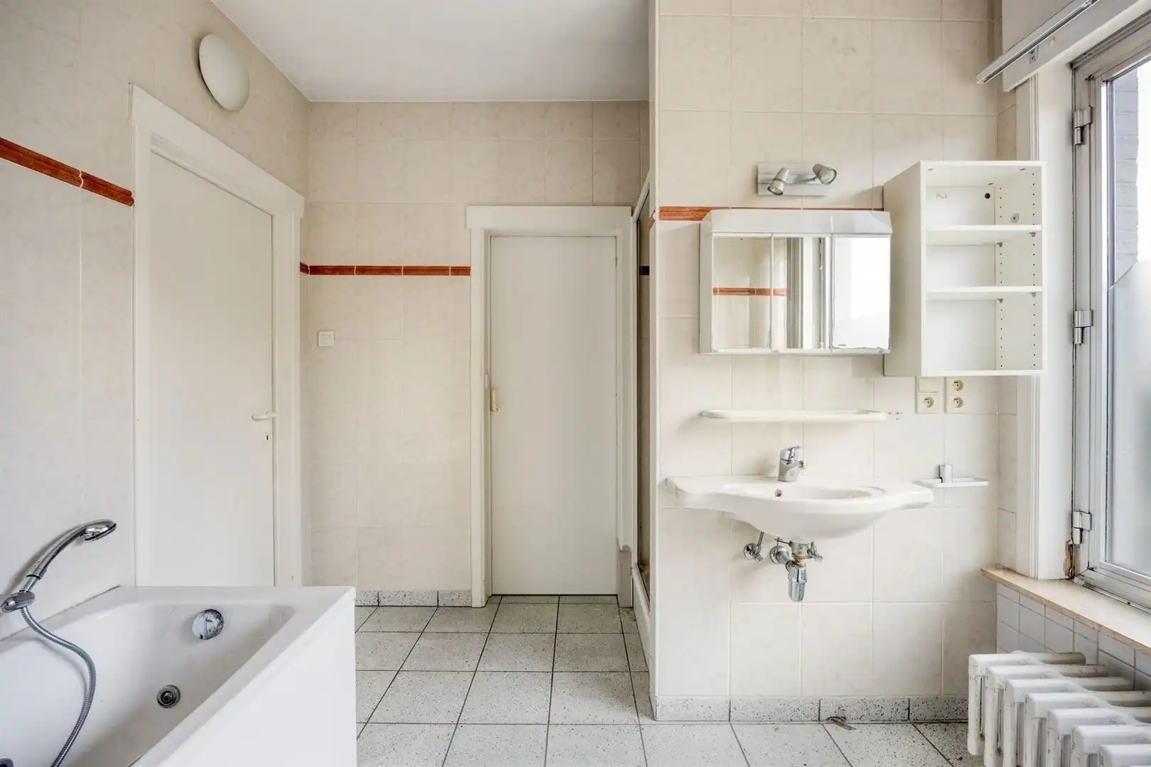 Villa met achterliggend kantoorgebouw foto 17