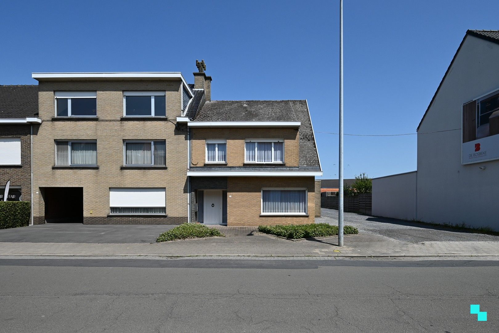Gunstig gelegen woning met uitweg achteraan te Izegem foto 26
