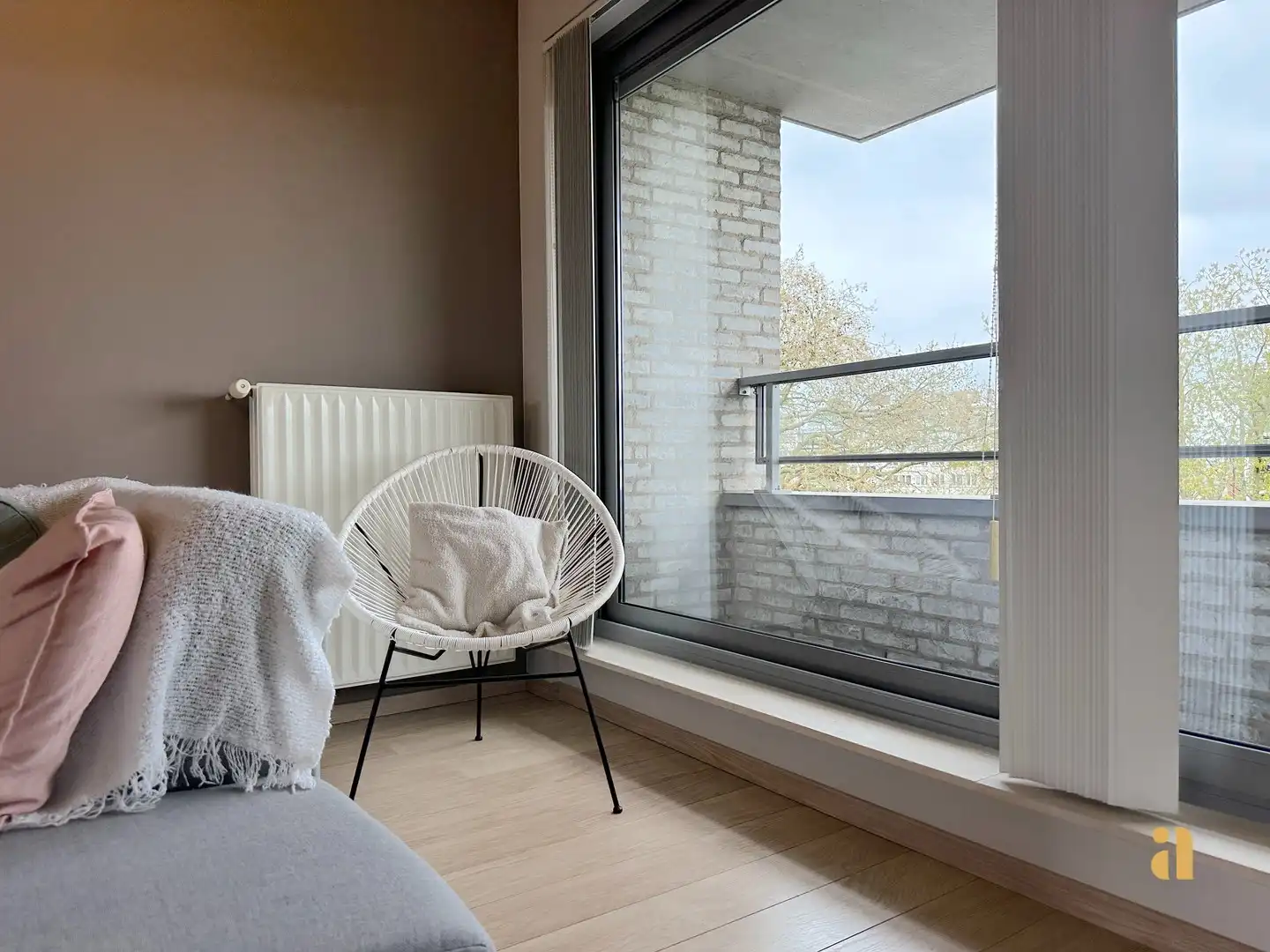 Zon, ruimte & torens: dit lichtrijke appartement heeft het allemaal! foto 11