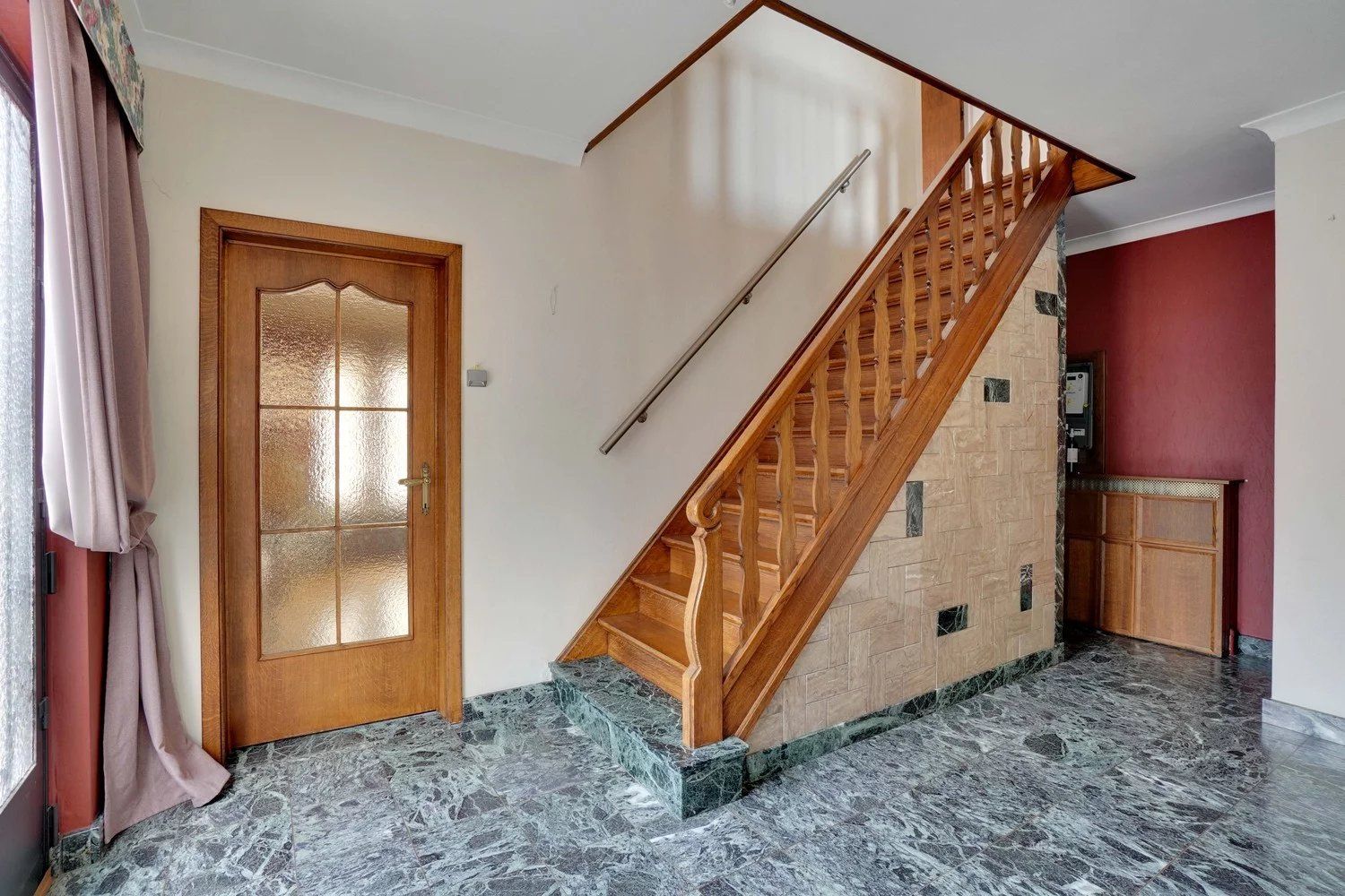 Halfopen bebouwing met 3 slaapkamers en handelspand foto 2