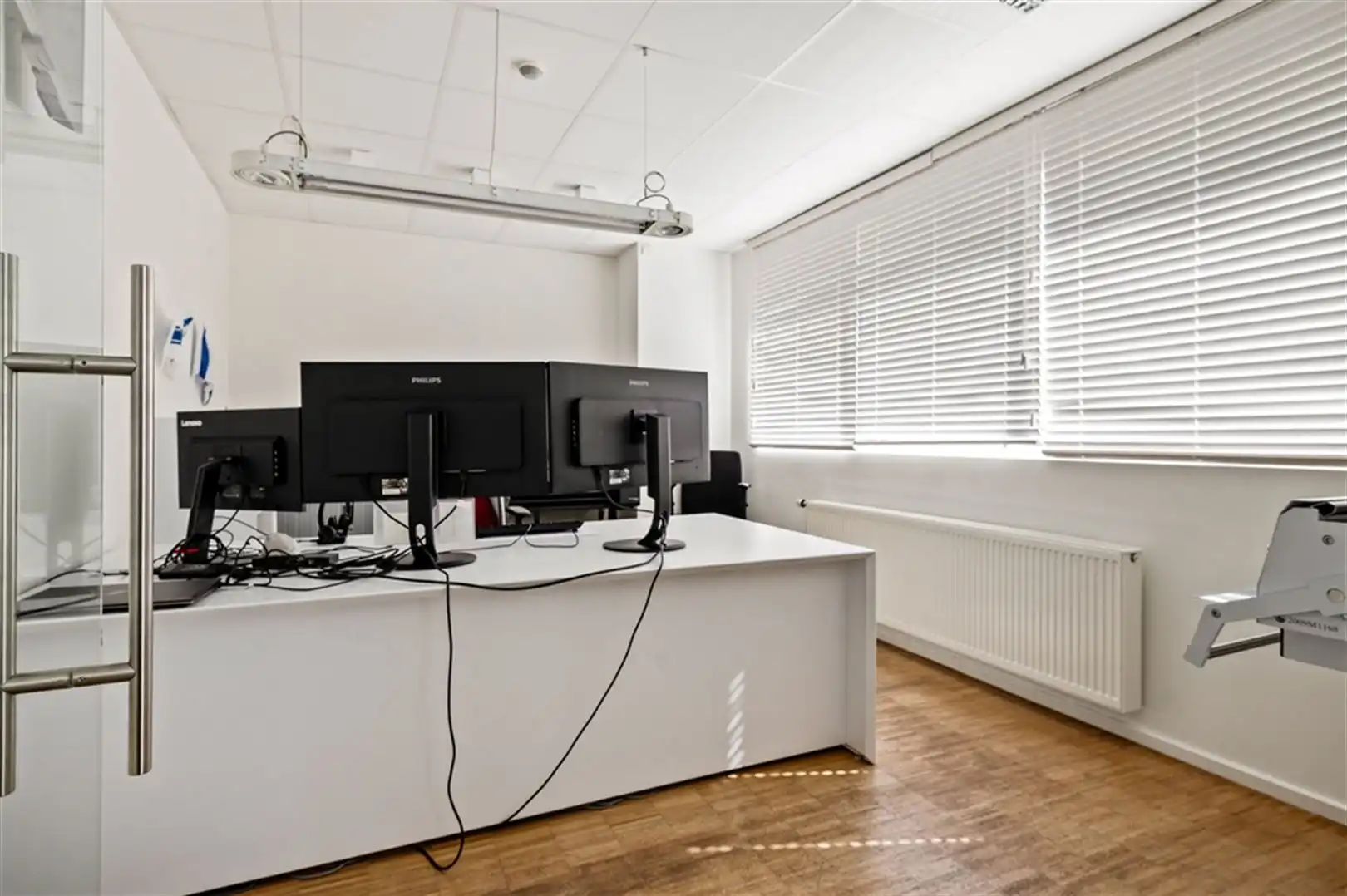 Magazijn met kantoren te koop langs R4 in Merelbeke-Melle foto 19