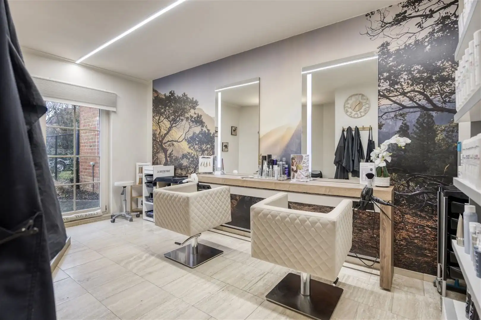 TE KOOP: Handelshuis op toplocatie te Heusden-Zolder! foto 13