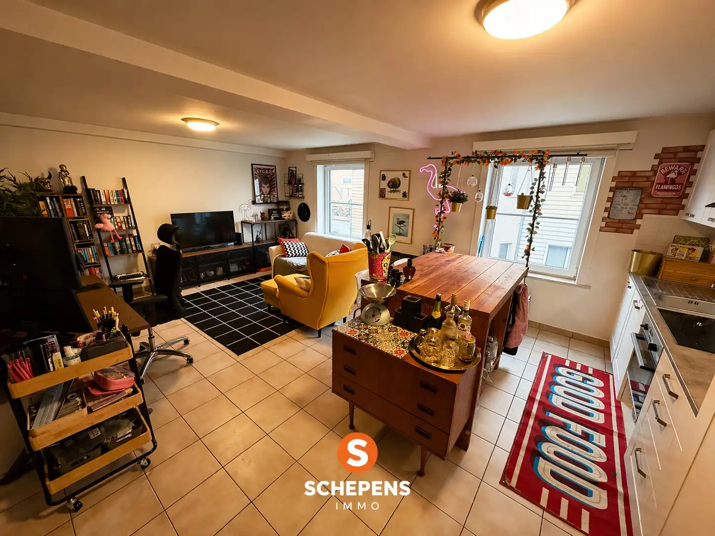 Gerenoveerd duplex-appartement in Bredene – instapklaar, energiezuinig en verhuurd aan €595/maand. foto {{pictureIndex}}