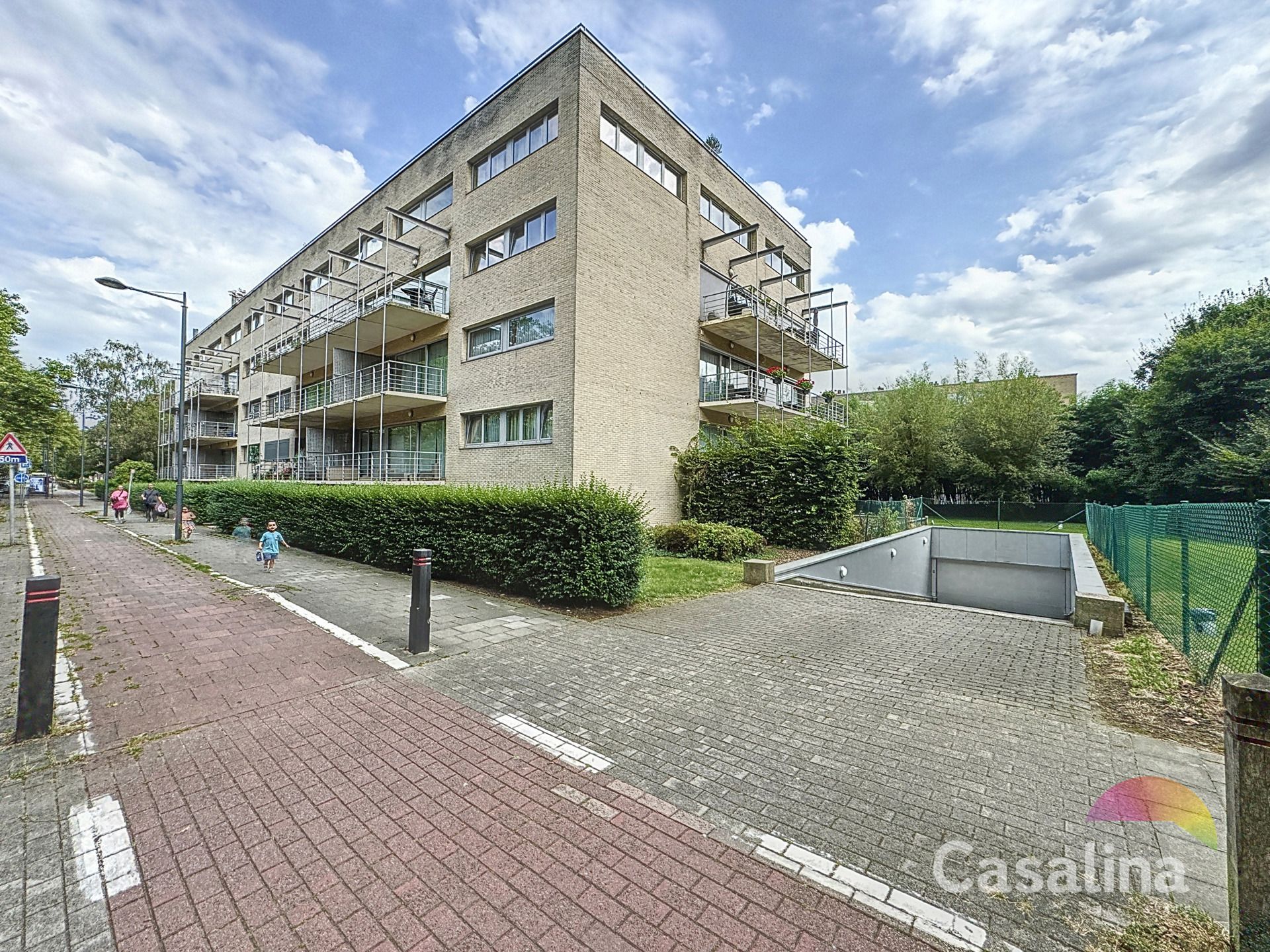 Twee-slpk appartement in uitstekende staat +kelder +parking foto {{pictureIndex}}