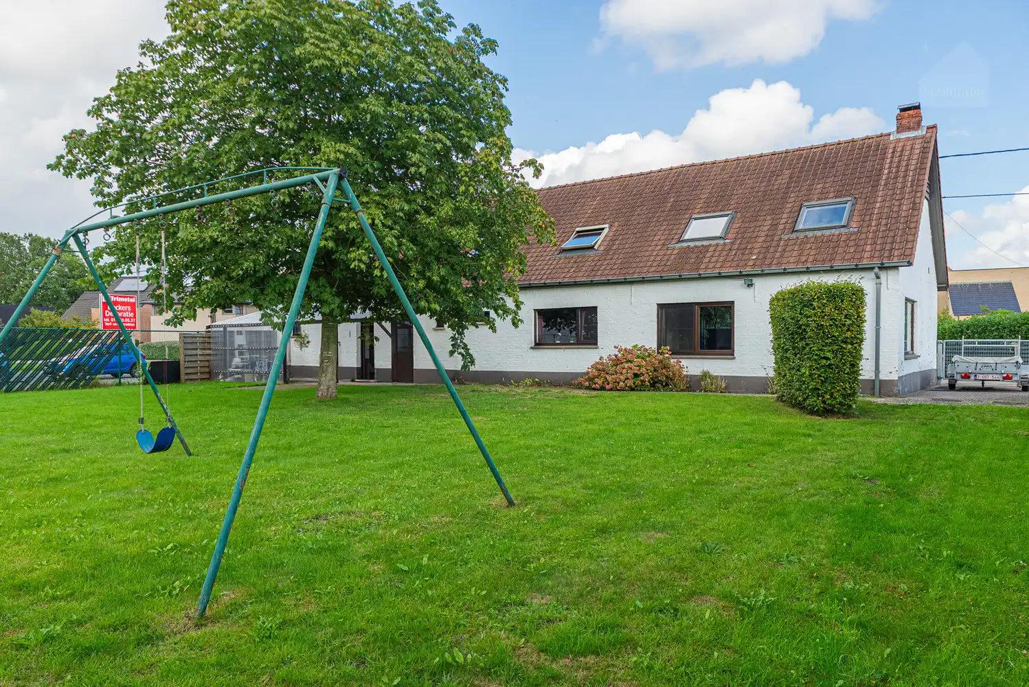Charmante woning met 6 slaapkamers, garage en gezellige tuin op 695 m² foto 30