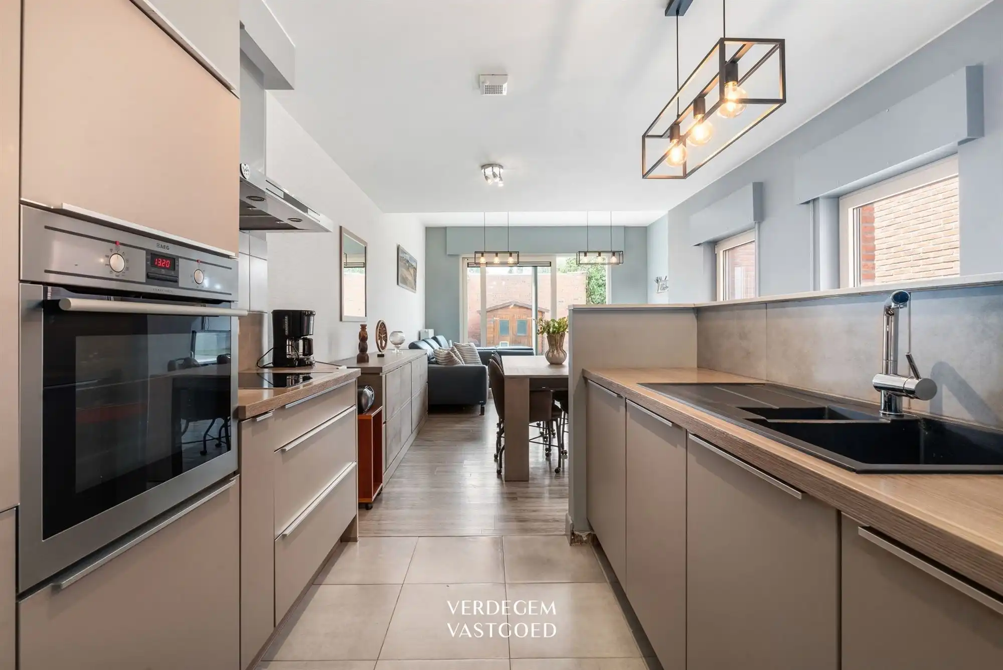 Instapklare gezinswoning met 3 slaapkamers, garage en zonnige tuin foto 2