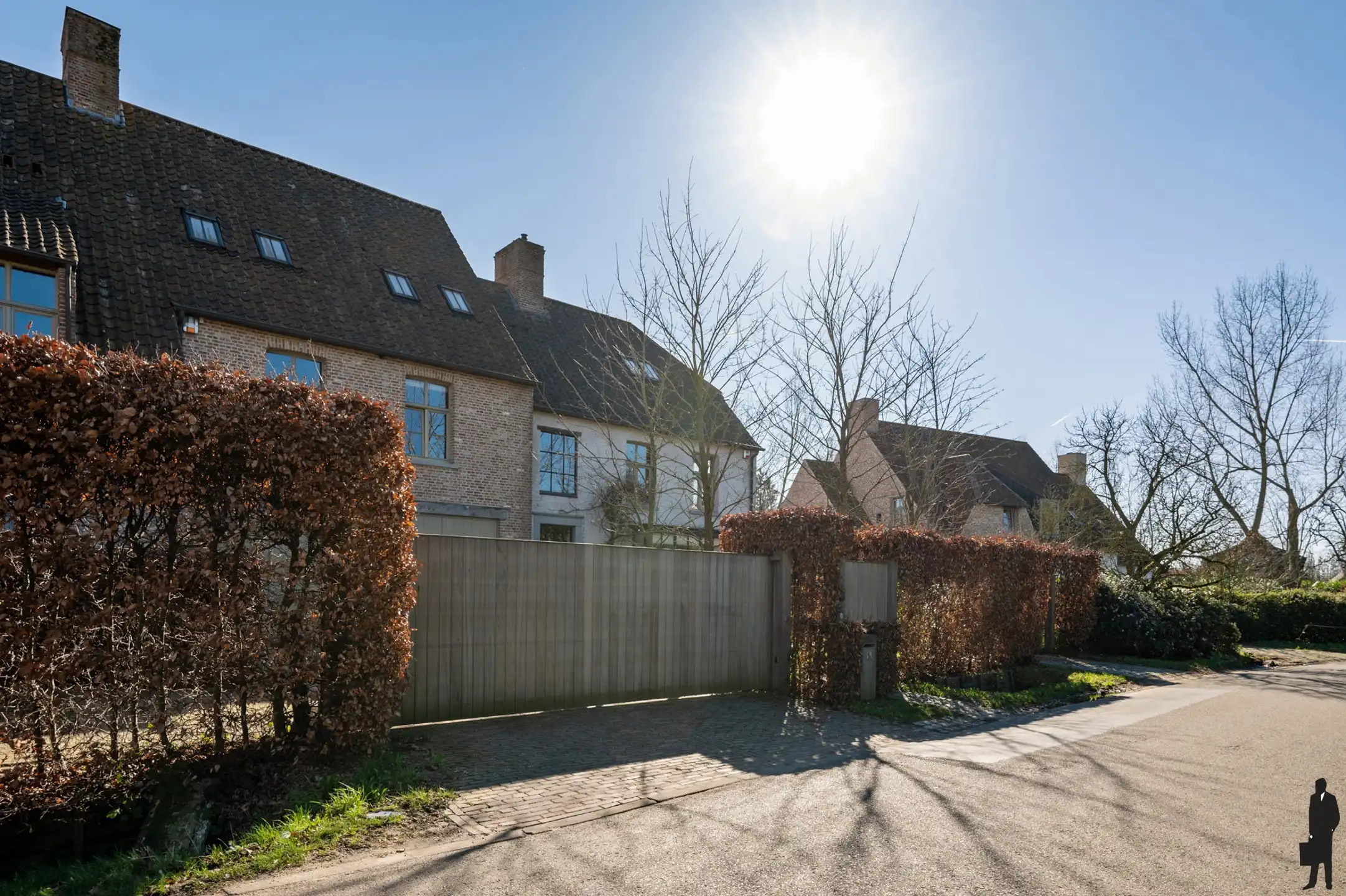 Prachtige woning met 4 slpks, 2 badks en ZW tuin met privacy foto 32