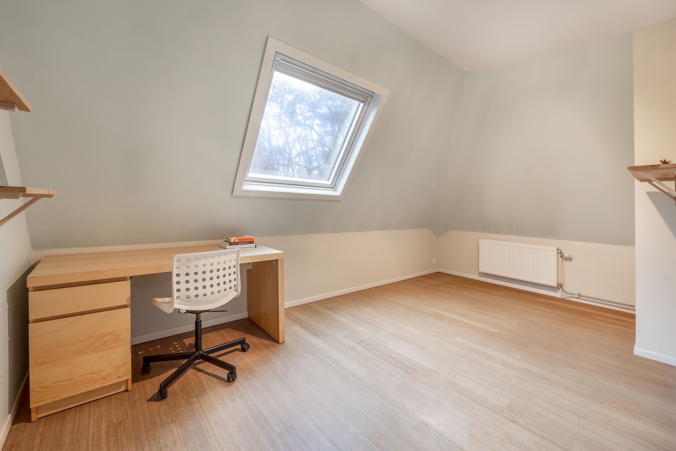 Ruime villa met bijgebouw in residentiële wijk foto 19