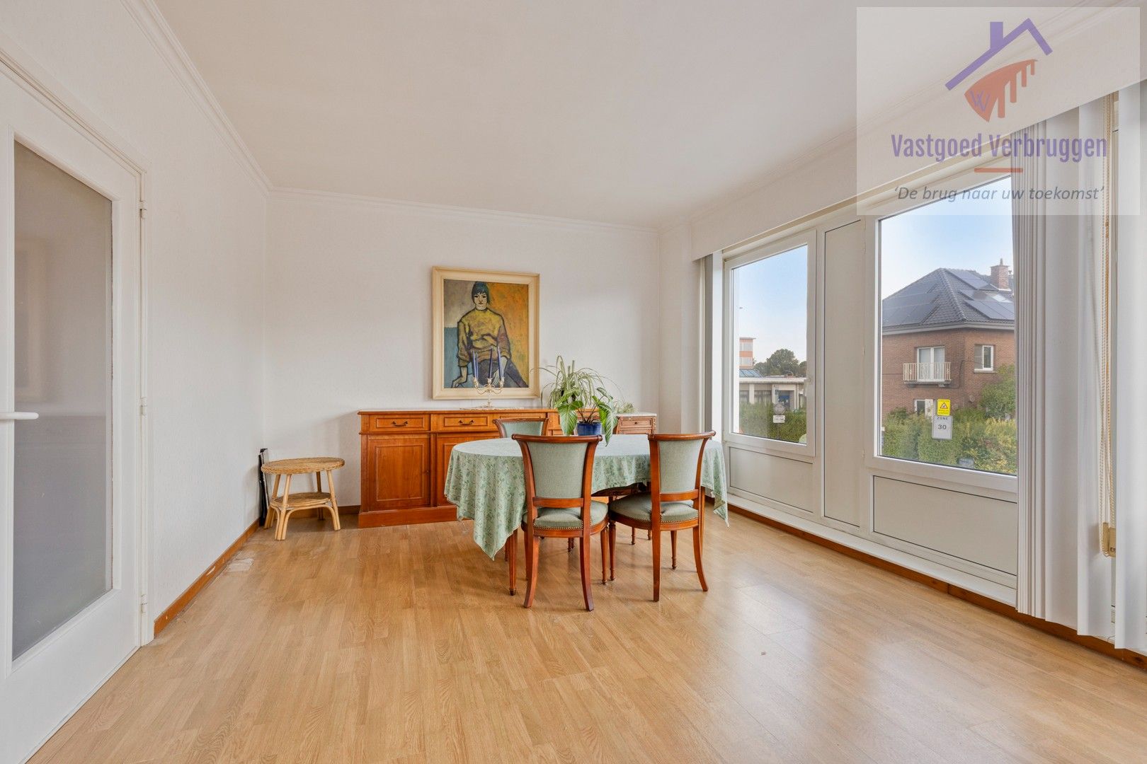 Ruime statige halfopen bebouwing met mooie tuin nabij het centrum foto 4