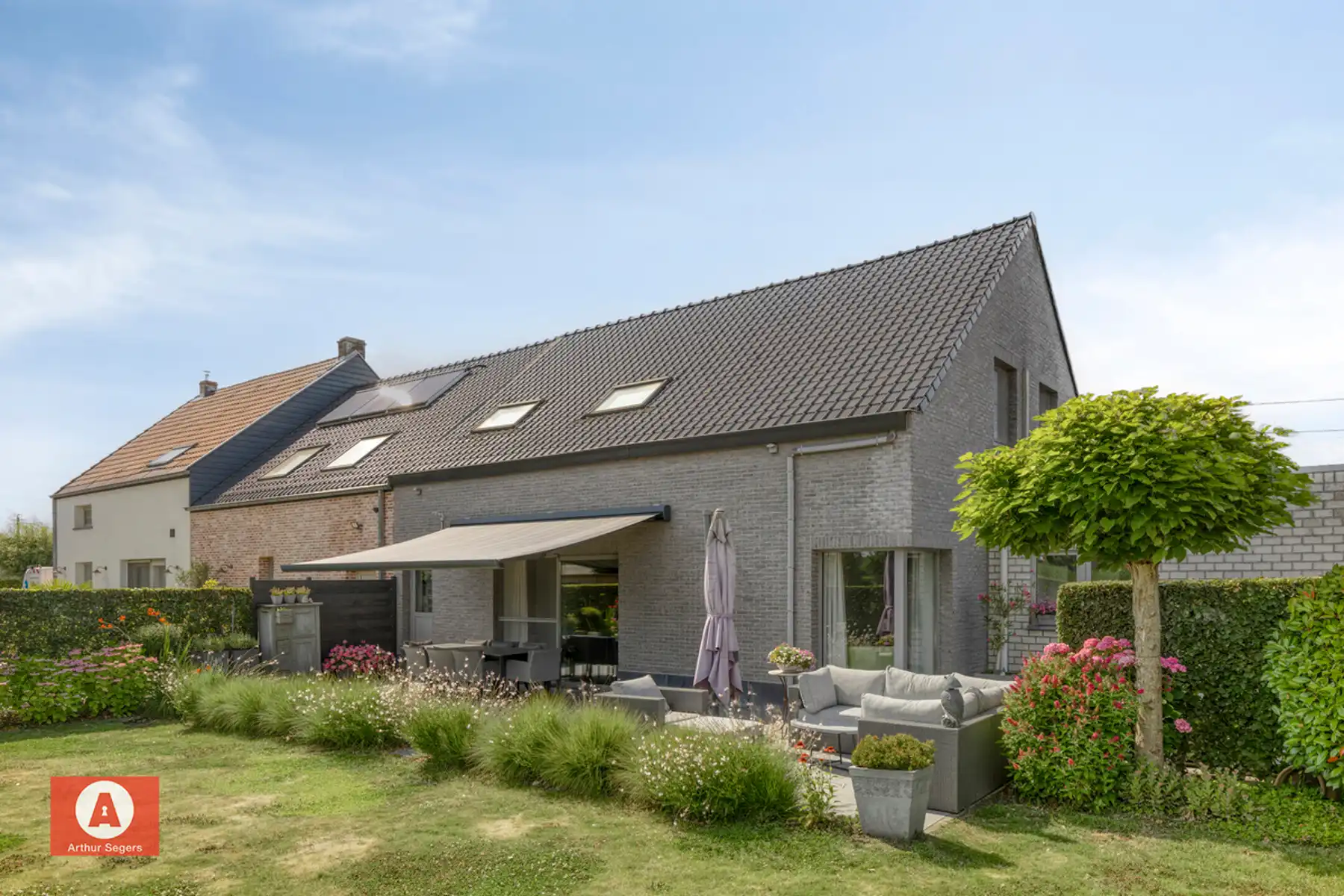 Unieke multifunctionele eigendom (woning met werkplaats) foto 4