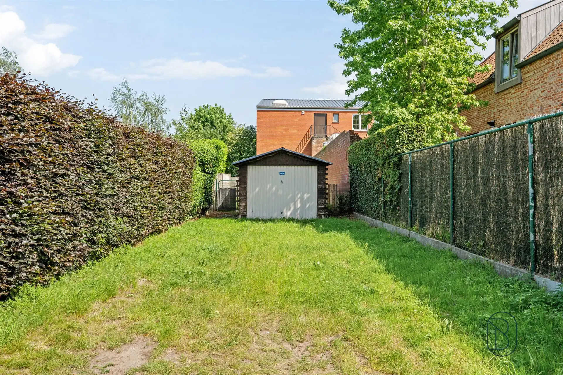 Ruime gezinswoning met 4 slaapkamers en grote tuin! foto 5