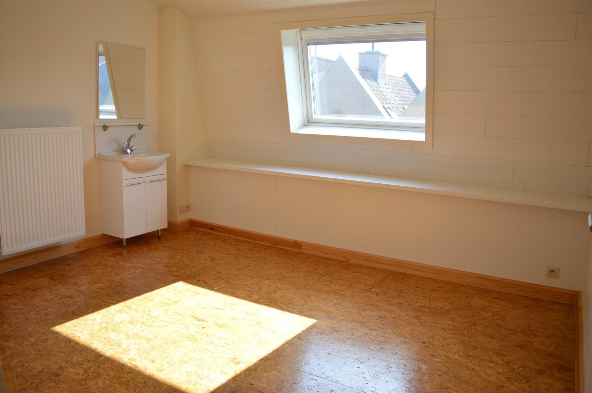 Instapklare woning mét garage te Kortrijk foto 10