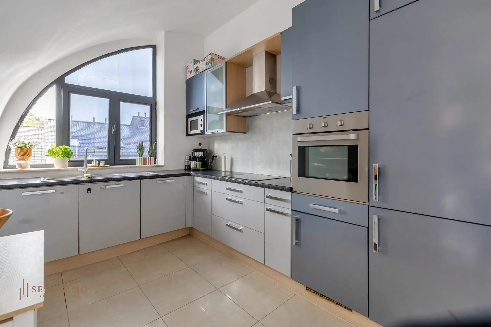 RUIM DUPLEX-APPARTEMENT VLAKBIJ CENTRUM MET 3 SLP, TERRAS, 2 AUTOSTAANPLAATSEN + 2 BERGINGEN foto 11
