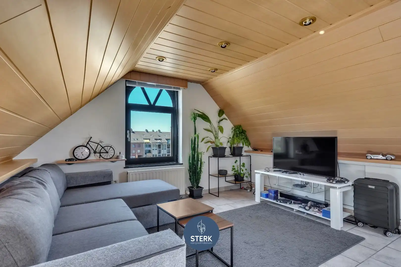 APPARTEMENT MET VERHUURDE STUDIO + 2 GARAGES IN HET CENTRUM VAN LANAKEN !  foto 19