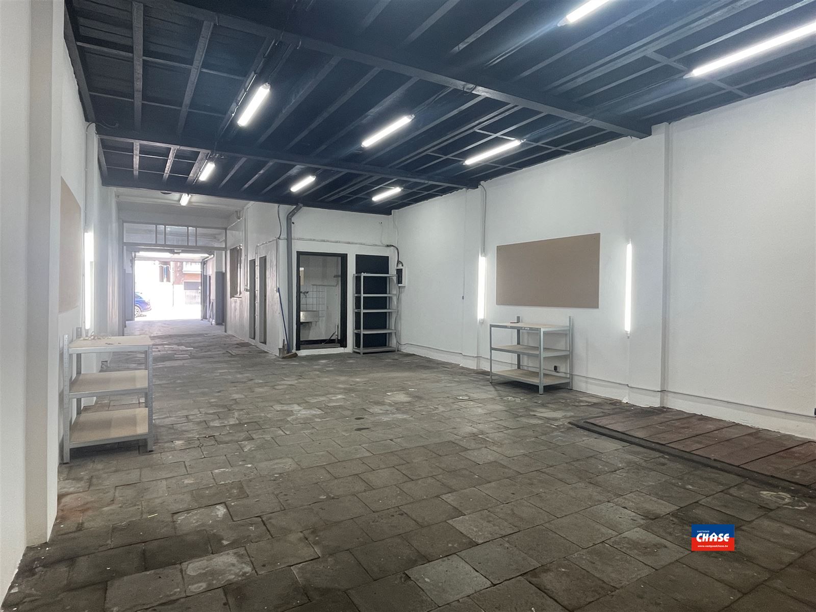 Opslagruimte / werkplaats / magazijn / winkelpand foto 7