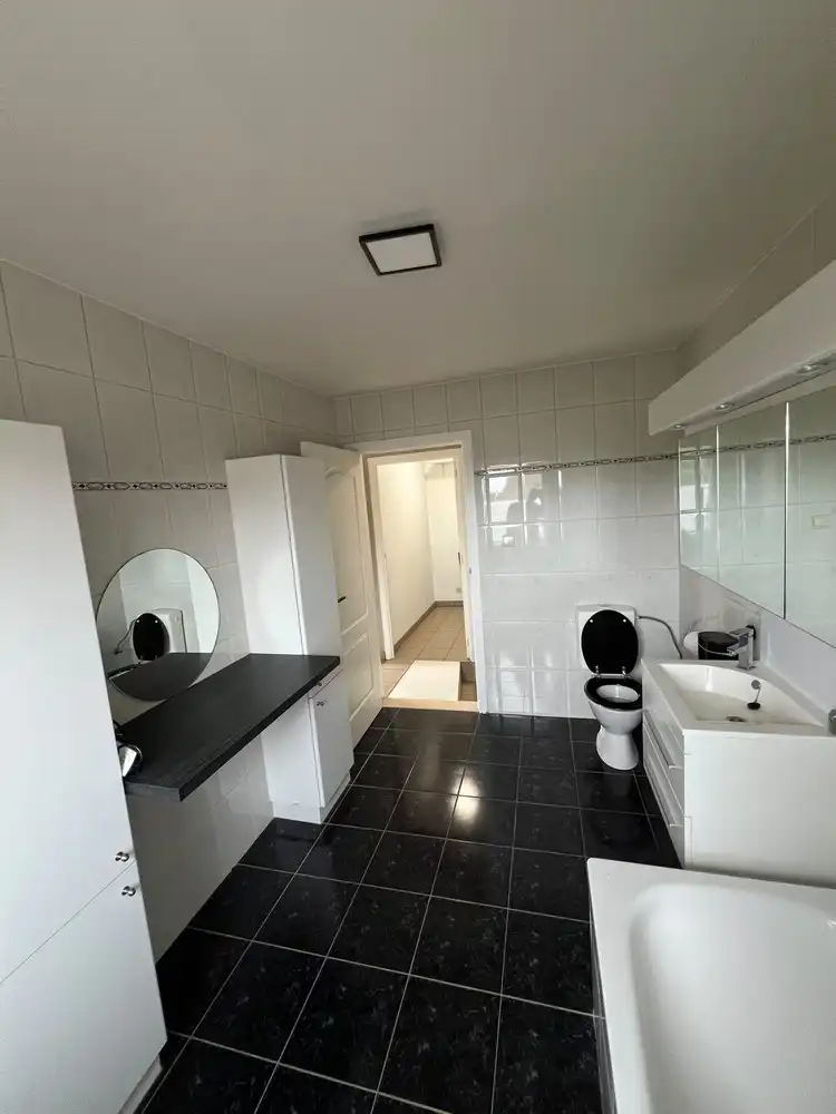 Lichtrijk duplexappartement nabij het centrum van Overpelt foto 13