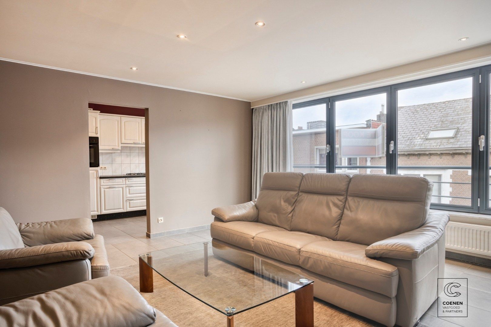 Instapklaar appartement van 124 m², 3 slpk's en terras op een toplocatie te Kontich! foto 3