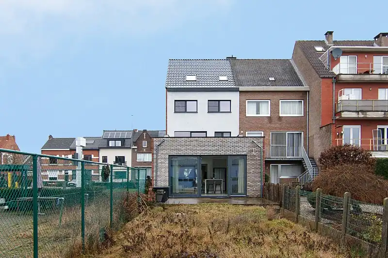 Voll gerenoveerde woning met 5 slpk 3 badk foto 13